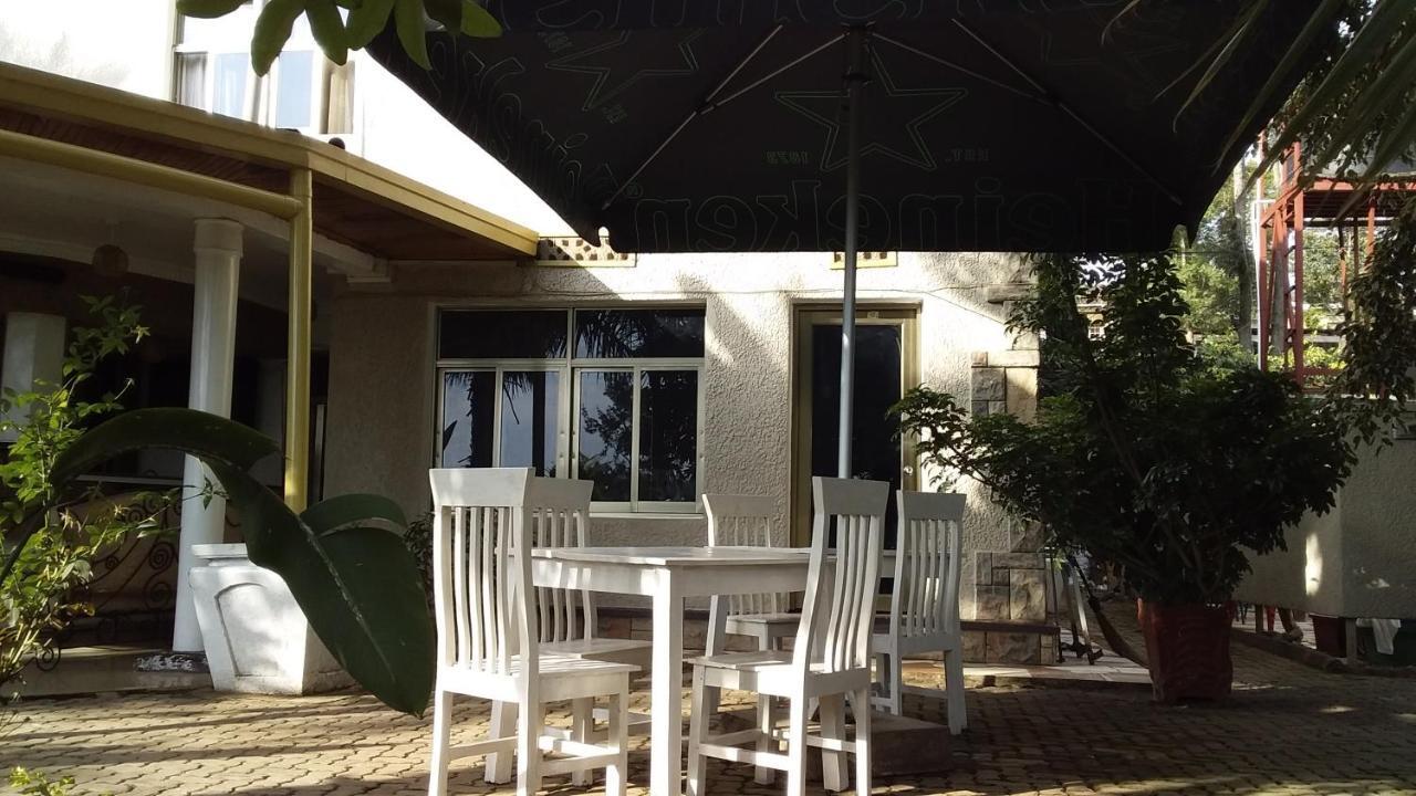 Random Park Hotel Kigali Exterior photo